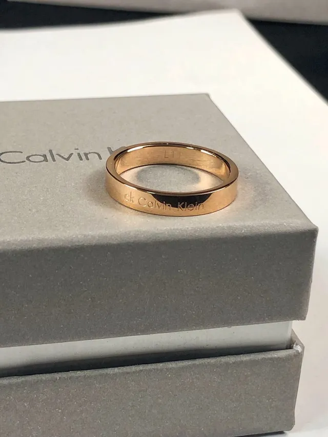 Calvin Klein খোদাই করা গোলাপি সোনার টোন মিনিমালিস্ট রিং 7