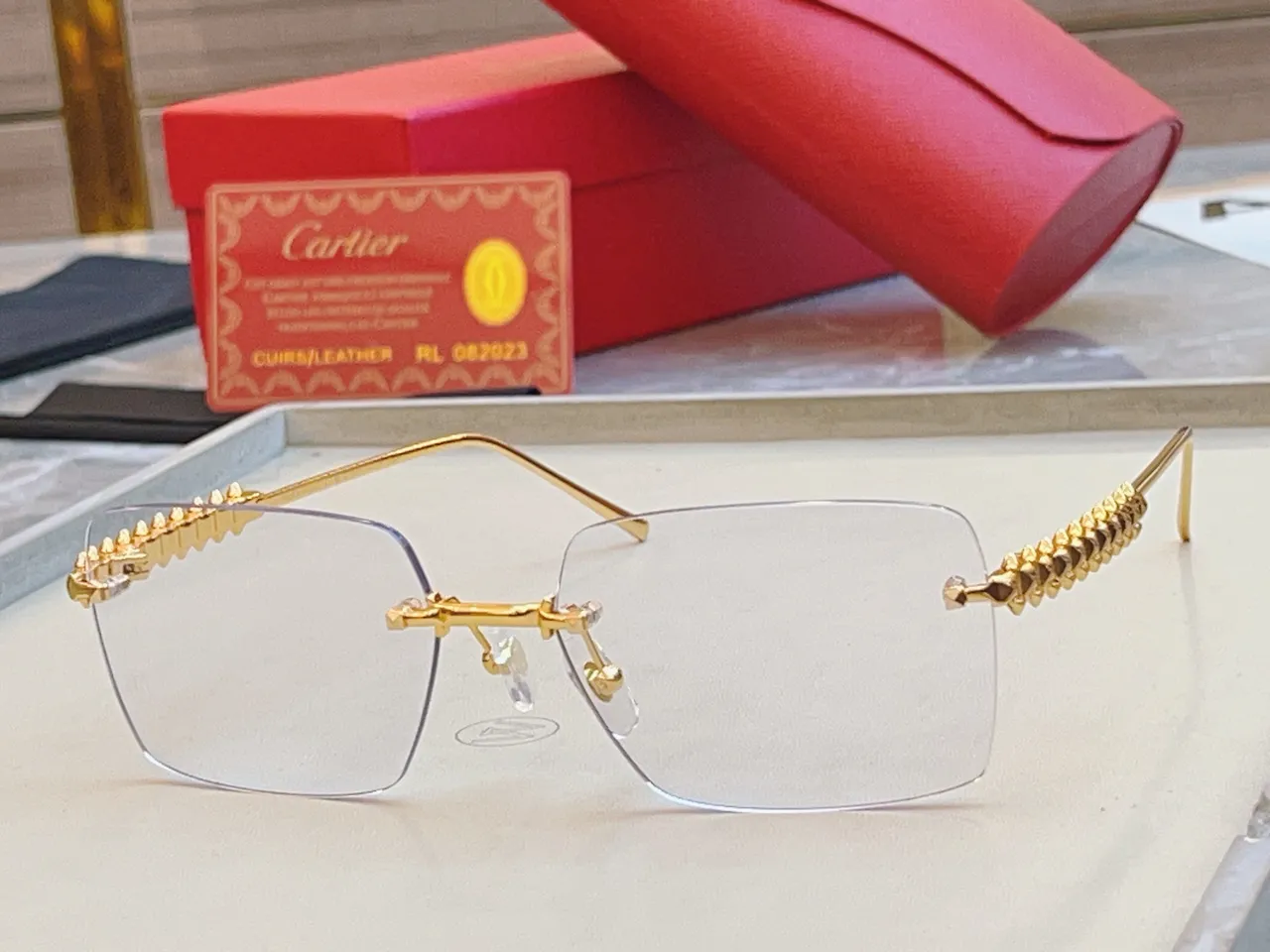 Cartier Lunettes de soleil dorées roses rectangulaires sans bord métalliques 2