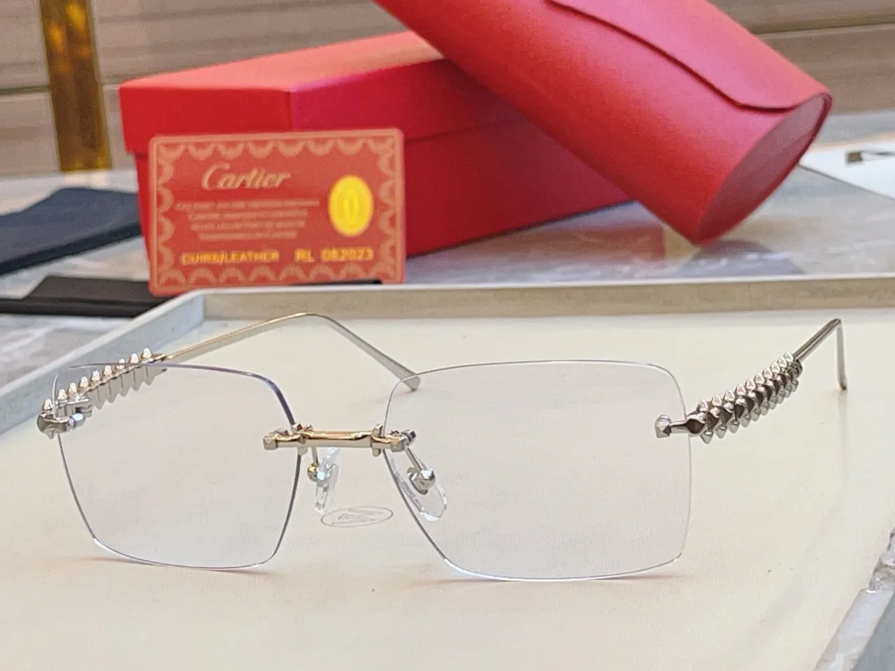 Cartier Lunettes de soleil dorées roses rectangulaires sans bord métalliques 3