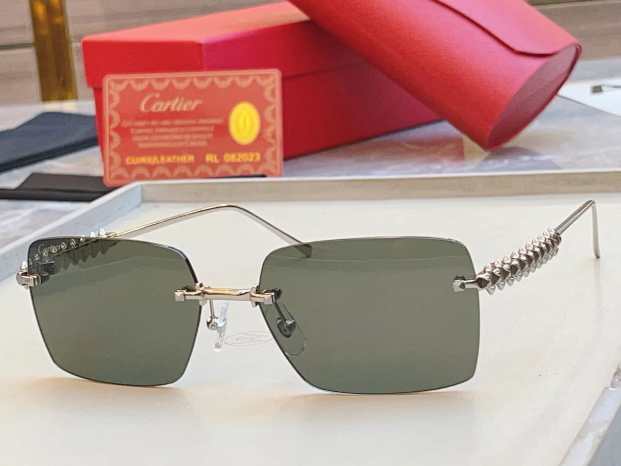 Cartier Lunettes de soleil dorées roses rectangulaires sans bord métalliques 5