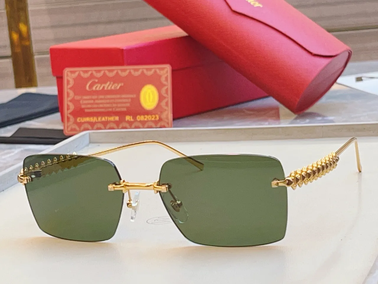 Cartier Lunettes de soleil dorées roses rectangulaires sans bord métalliques 7