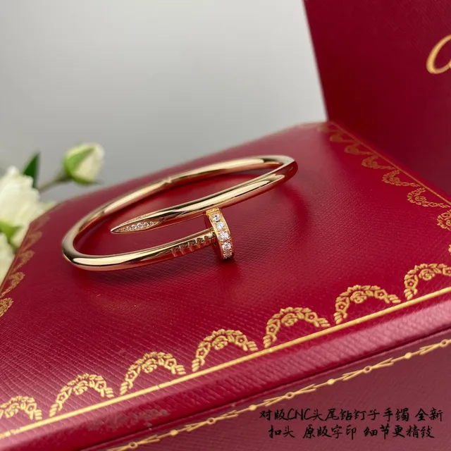 Cartier Juste un Clou নখের মোটিফ Pavé-Diamond সোনার ব্রেসলেট 4