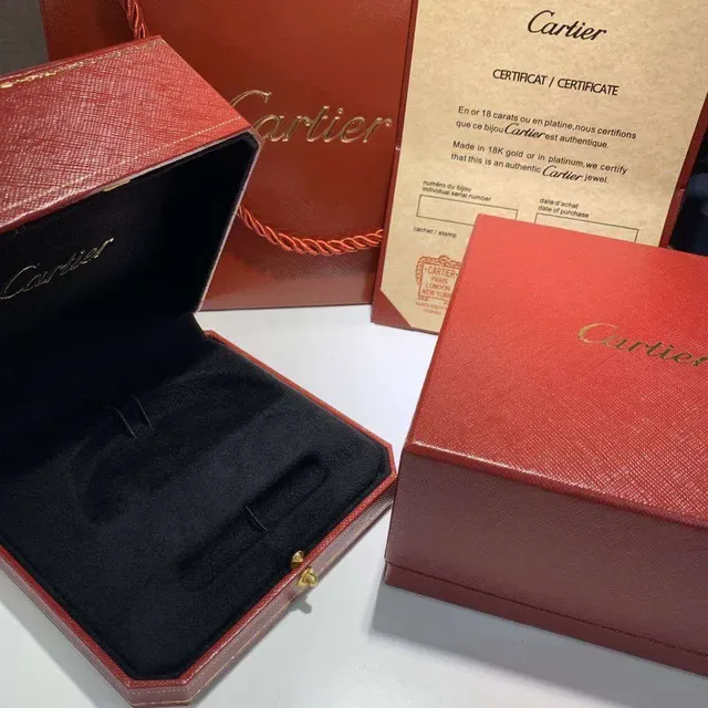 Cartier Panthère de Floral Red Gold Flower-Shaped Pendant Black Enamel Center Necklace 9