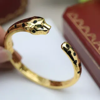 Cartier Panthère سوار رأس البانثر الذهبي والمينا الأسود