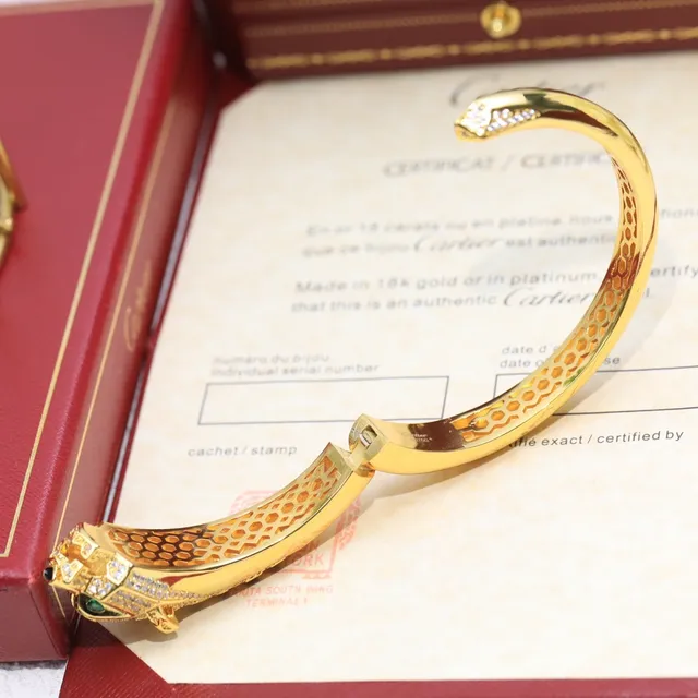 سوار Cartier Panthère ذهبي مع الماس والأونيكس برأس النمر 7