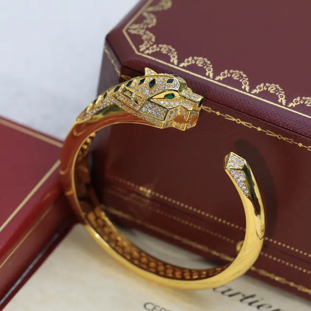 سوار Cartier Panthère ذهبي مع الماس والأونيكس برأس النمر 8
