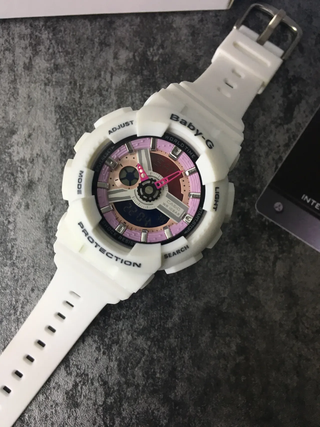 Casio Baby-G Montre Blanc et Rose avec Boîtier en Résine Chunky et Cadran Multi-Ton 5