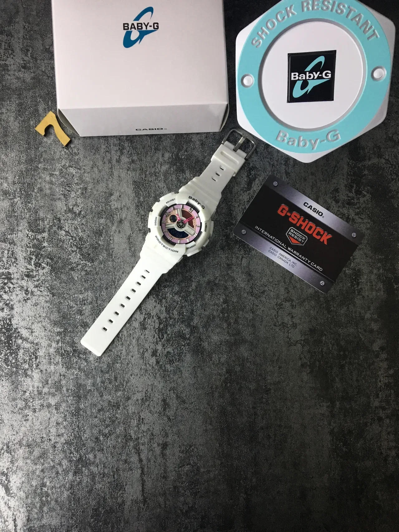 Casio Baby-G Montre Blanc et Rose avec Boîtier en Résine Chunky et Cadran Multi-Ton 6