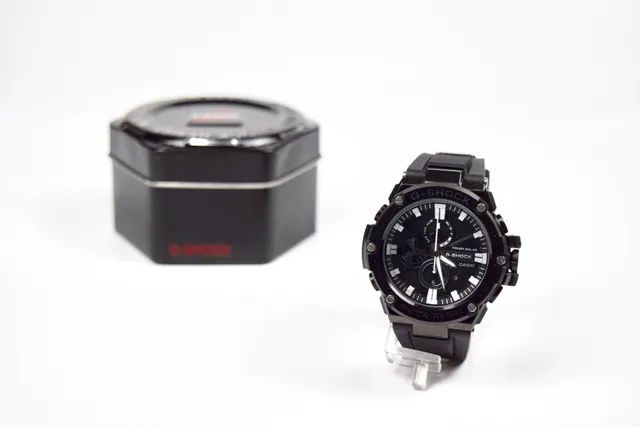 Casio أسود أبيض بناء قوي من الراتنج إطار آمن بالمسمار ساعة 6