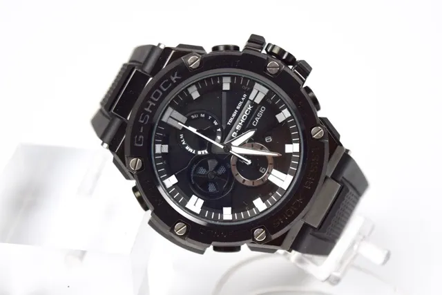 Casio أسود أبيض بناء قوي من الراتنج إطار آمن بالمسمار ساعة 7