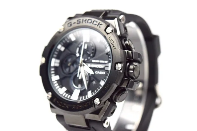 Casio أسود أبيض بناء قوي من الراتنج إطار آمن بالمسمار ساعة 8