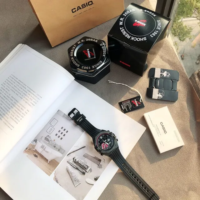 Casio Edifice أسود أحمر ريزين كيس ألياف كربون وجه ساعة رياضية 8