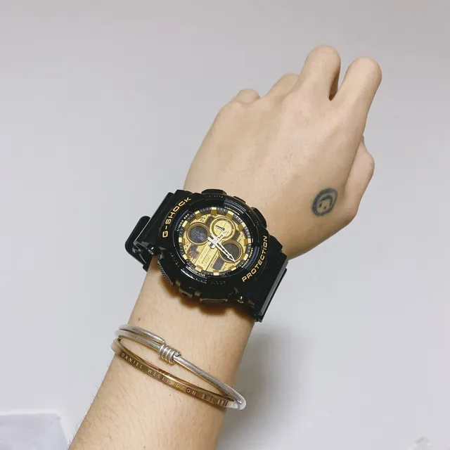 Casio G-Shock GA-100 काली और सोने की खेल घड़ी 3