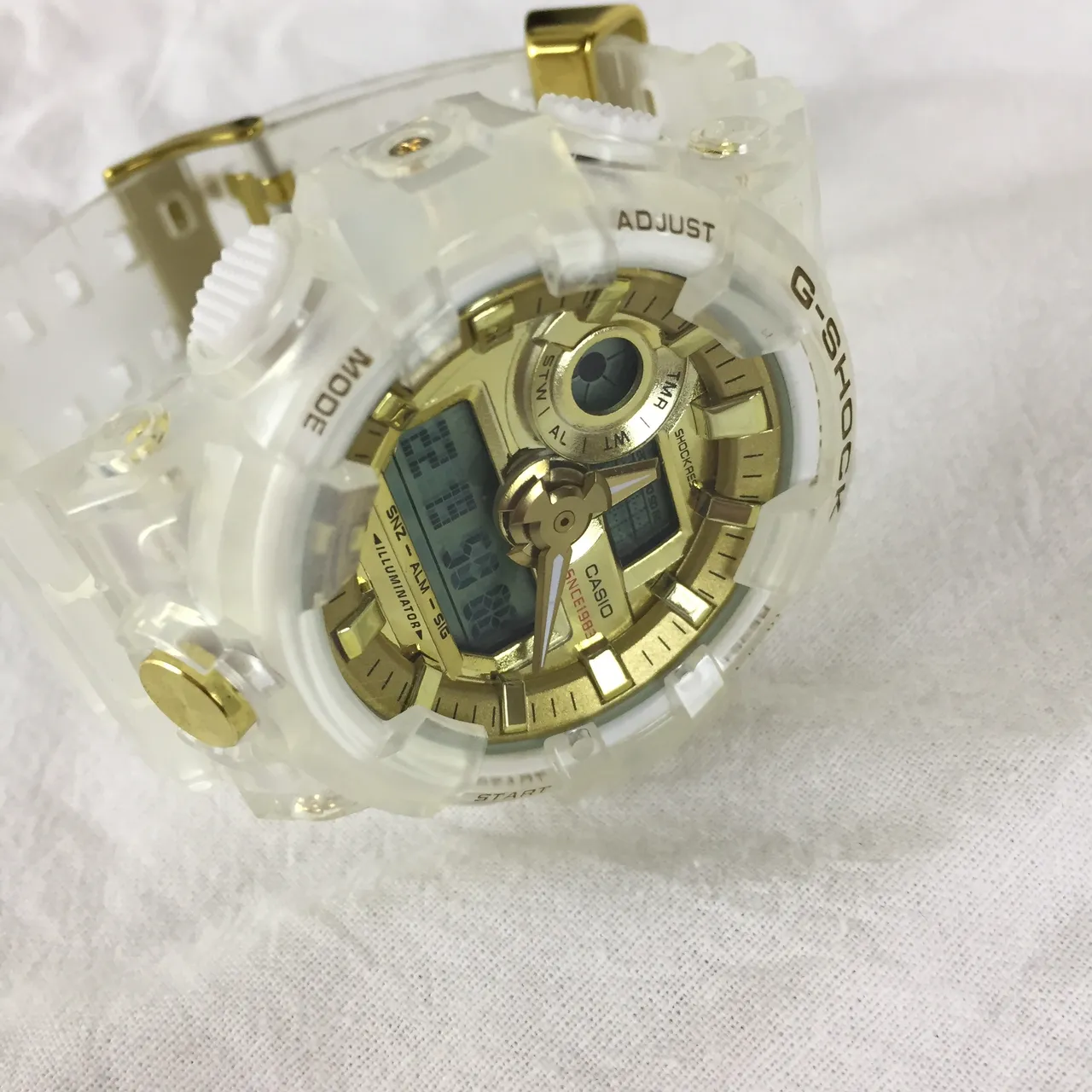 Casio G-Shock GA-100 अर्ध-पारदर्शी सफेद और सोने का स्पोर्ट्स वॉच 8