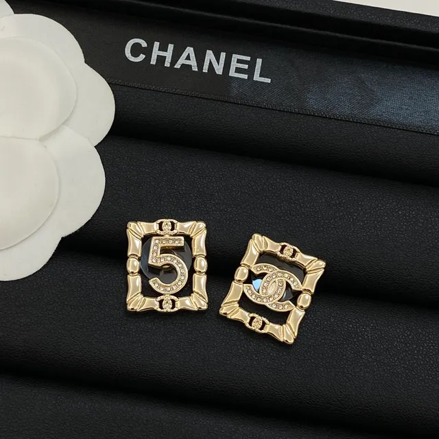 Chanel Bamboo Collection বর্গাকার ক্রিস্টাল-এম্বেলিশড গোল্ড-টোন ইয়াররিংস 3