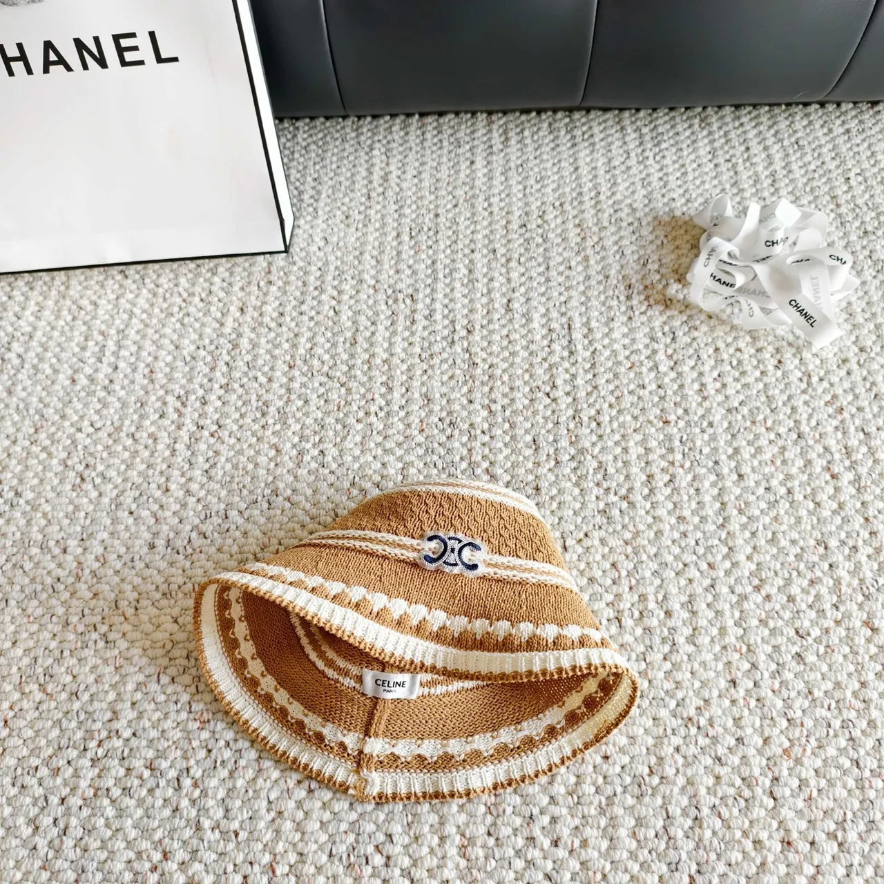 Chanel sombrero de cubo de paja trenzada beige y azul 4