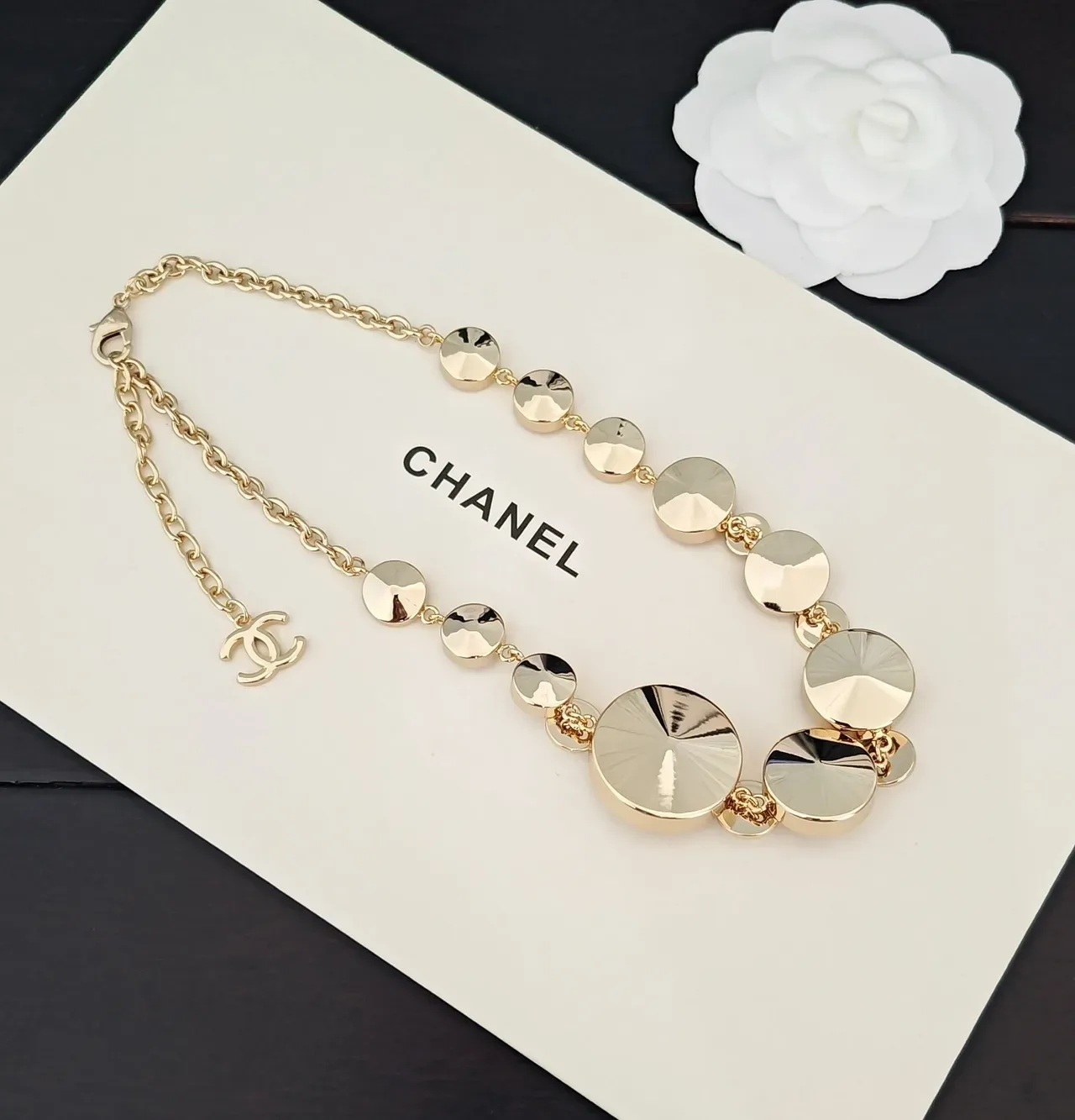 Chanel Collar Bib con Cristales y Perlas 3
