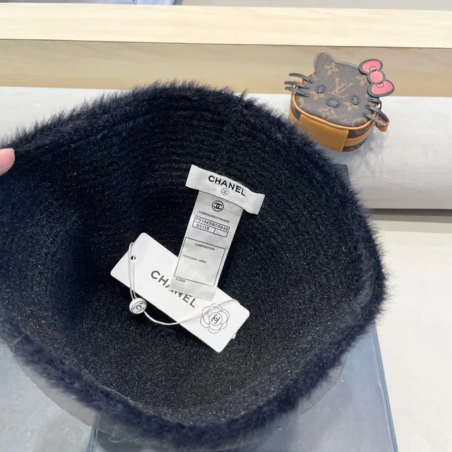 Chanel Black Knitted Fur-Trimmed Beanie 2
