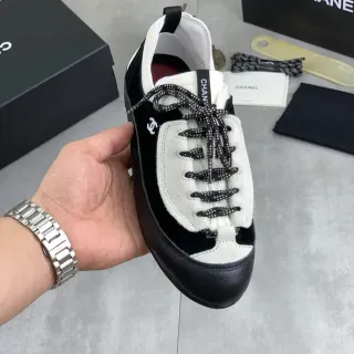 Chanel أسود أبيض ثنائي اللون جلد ونسي علوي أسلوب حياة أحذية رياضية