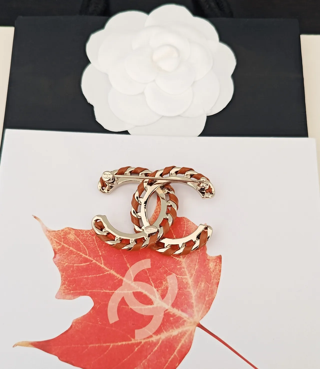 Chanel Brown Silver Interlocking CC Logo Chain-Link Construction Brooch 2