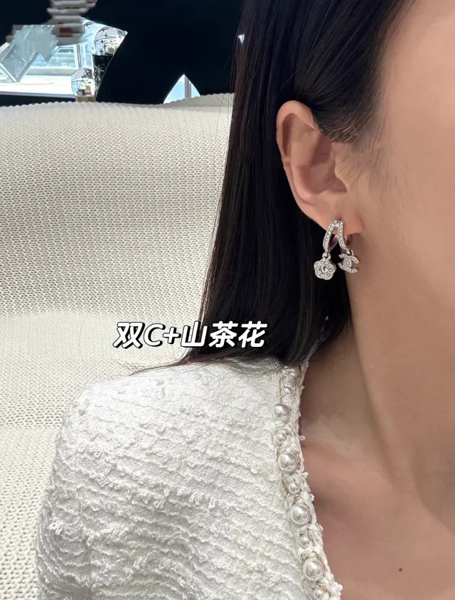 Chanel كاميليا و لك بافيه كريستال أقراط غير متماثلة 2