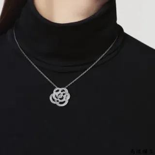Chanel चमेलिया पवें फूल पेंडेंट नेकलेस