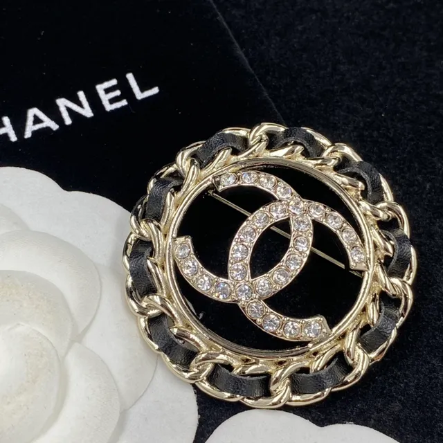 Chanel CC सोने का काला गोलाकार क्रिस्टल सजाया हुआ ब्रोच 2