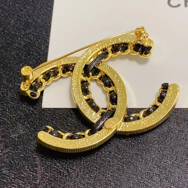 Broche Chanel CC Dourado Preto Esmaltado com Borda de Pérolas 6