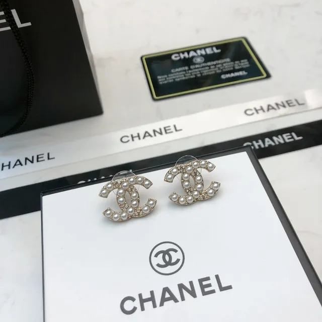 Chanel CC ब्रोच मोती और क्रिस्टल गोल्ड-टोन ब्रोच 2