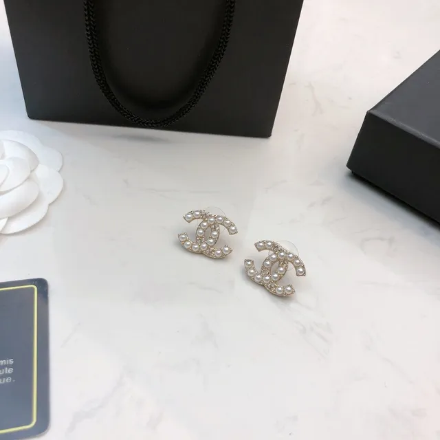 Chanel CC ब्रोच मोती और क्रिस्टल गोल्ड-टोन ब्रोच 4