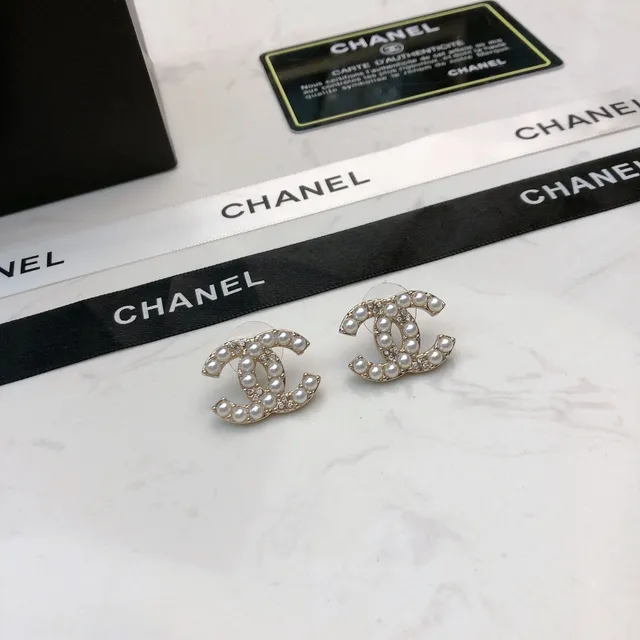 Chanel CC ब्रोच मोती और क्रिस्टल गोल्ड-टोन ब्रोच 5