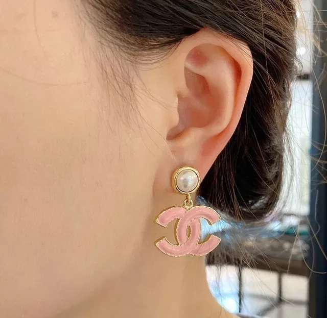 Chanel CC أقراط قطرة وردي أسود Interlocking Logo إنهاء مينا 2