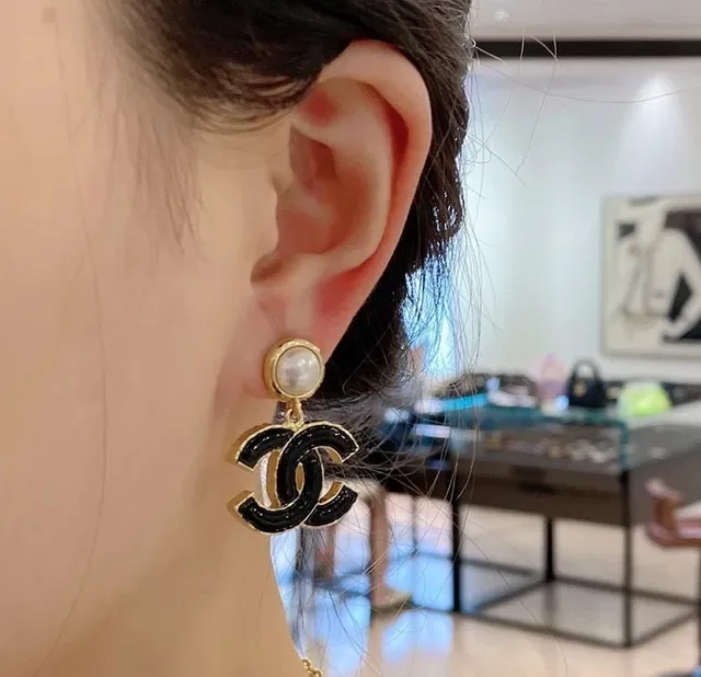 Chanel CC أقراط قطرة وردي أسود Interlocking Logo إنهاء مينا 3
