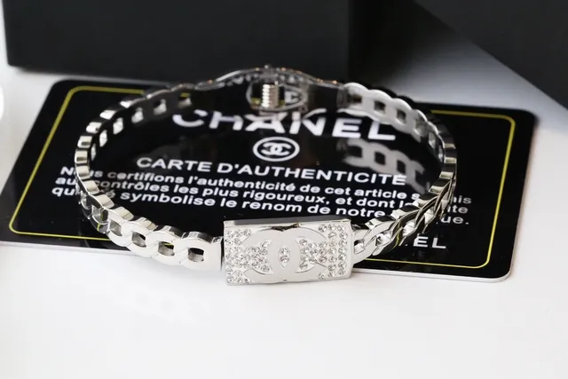 Chanel CC Logo Bracelet Gold Silver Curb-Link Chain Rectangular Crystal-Encrusted Plaque Bracelet 4
