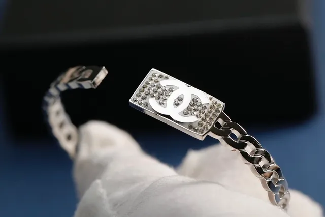 Chanel CC Logo Bracelet Gold Silver Curb-Link Chain Rectangular Crystal-Encrusted Plaque Bracelet 7