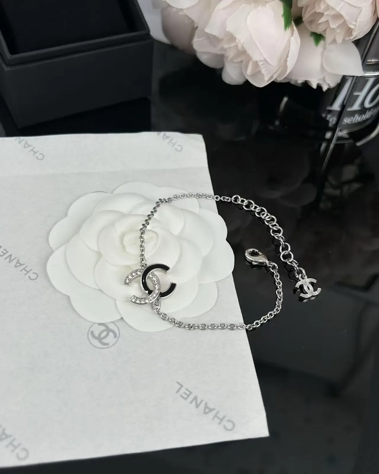Chanel CC Logo 银色 Pave 水钻 双 charm 手链 6