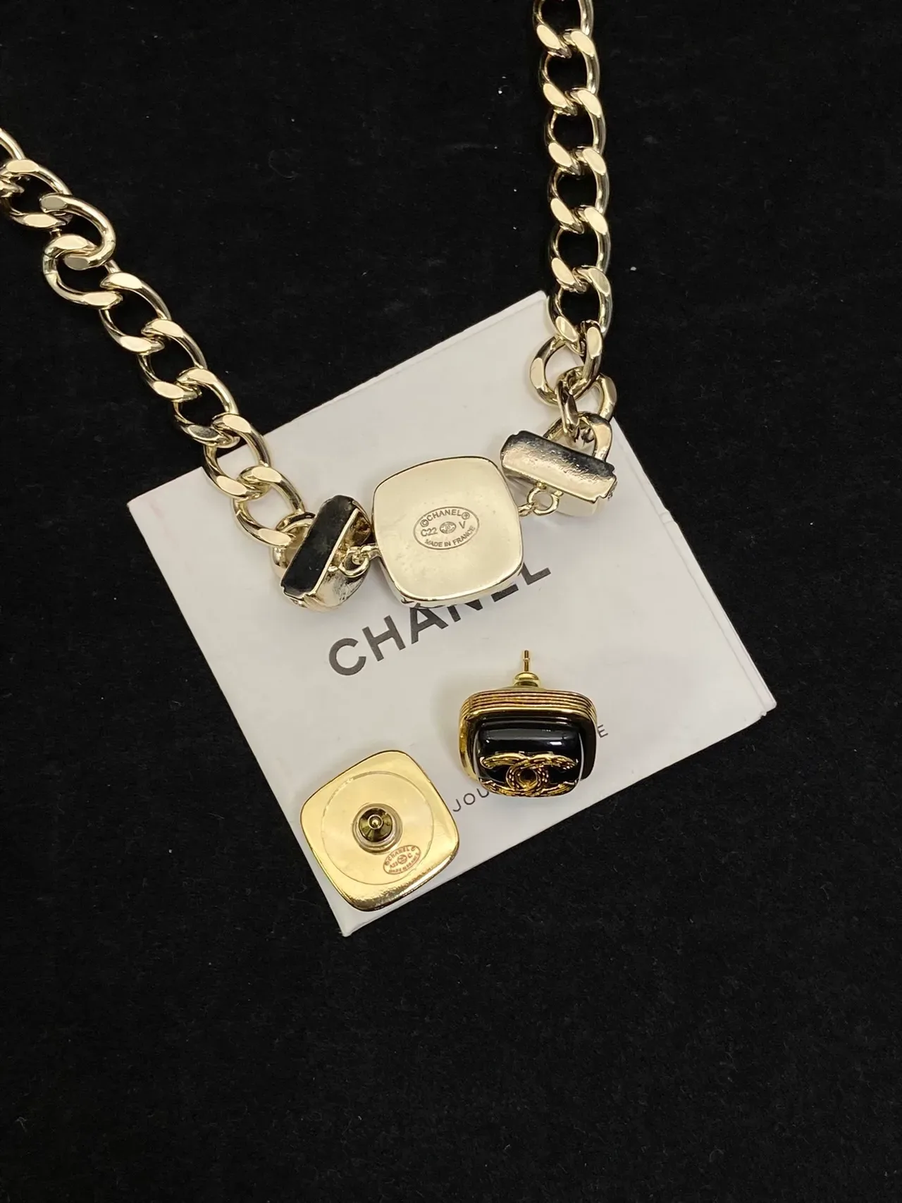 Colar Chanel CC Logo Corrente Curb Chain Pendente Quadrado Ouro Preto 2