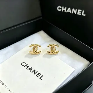Chanel CC Logo Pendientes Stud tono dorado