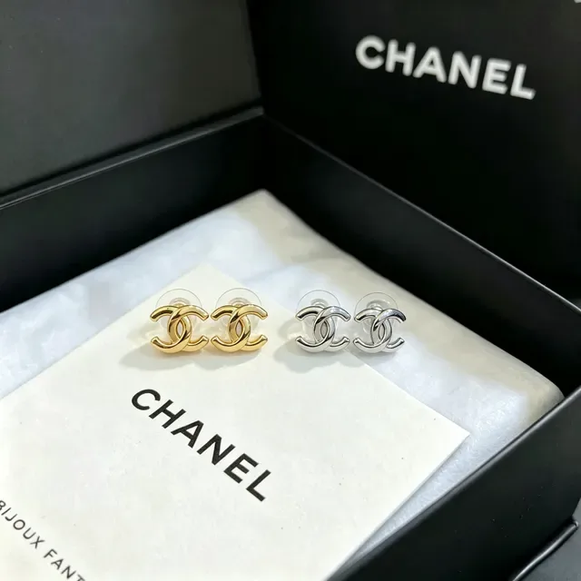 Chanel CC Logo Gold-Tone Stud Earrings 3