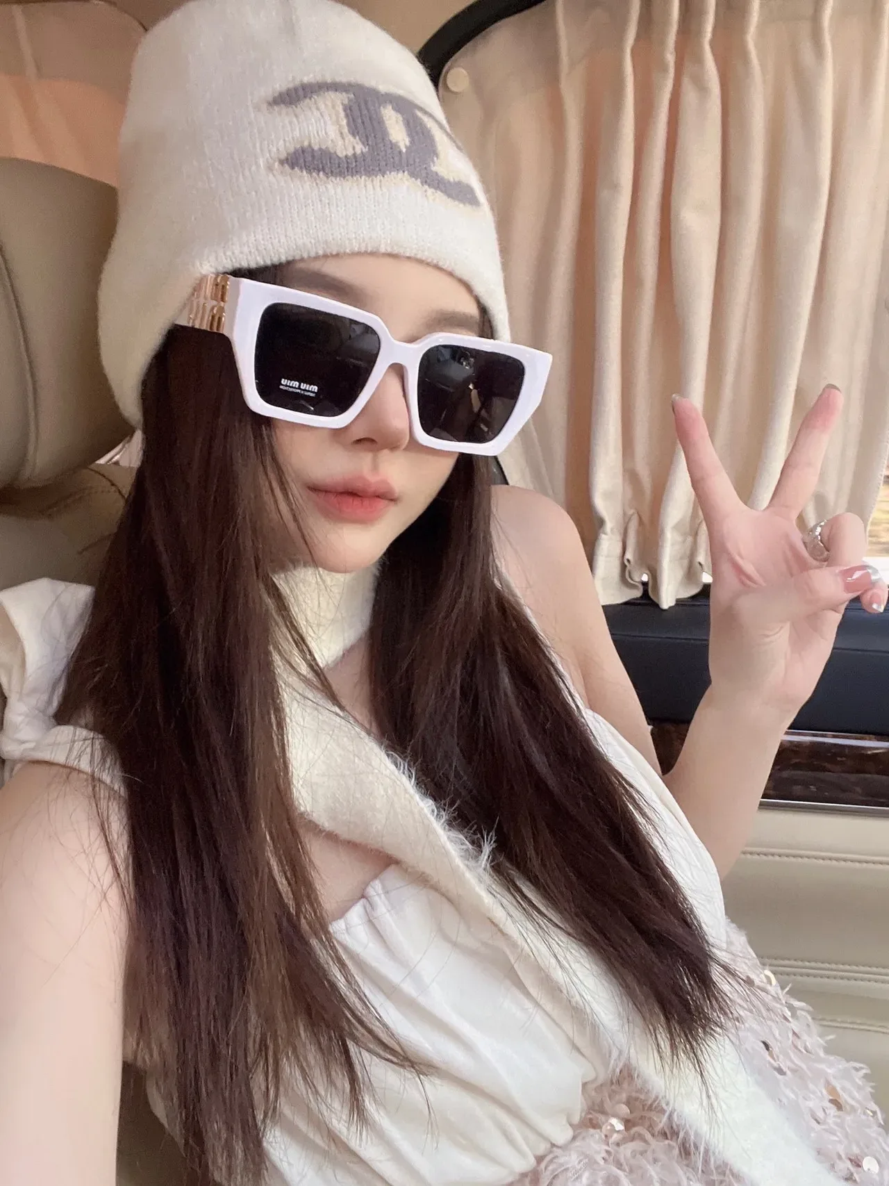 Chanel CC Logo بيني محبوك أبيض 4