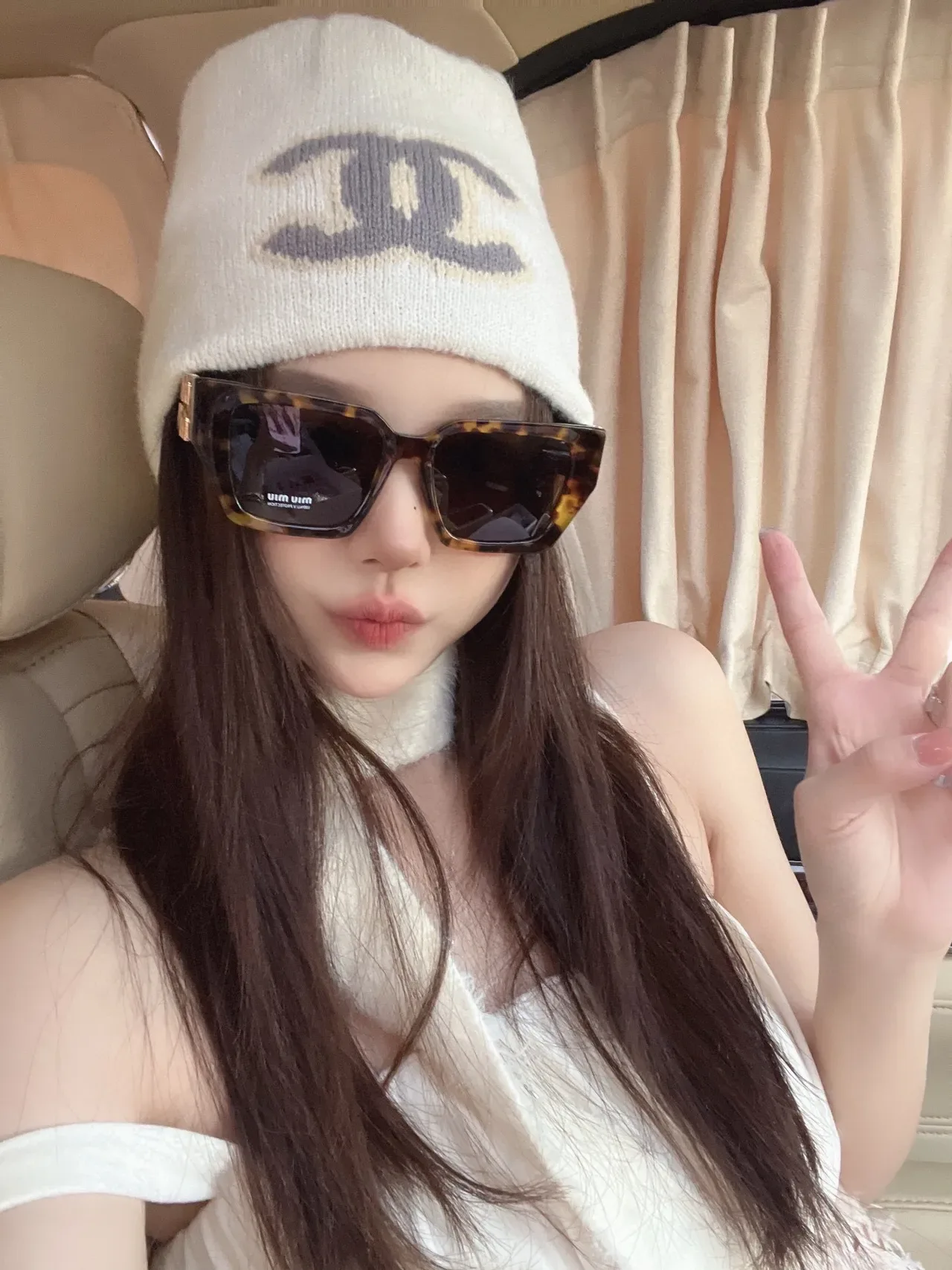 Chanel CC Logo بيني محبوك أبيض 8