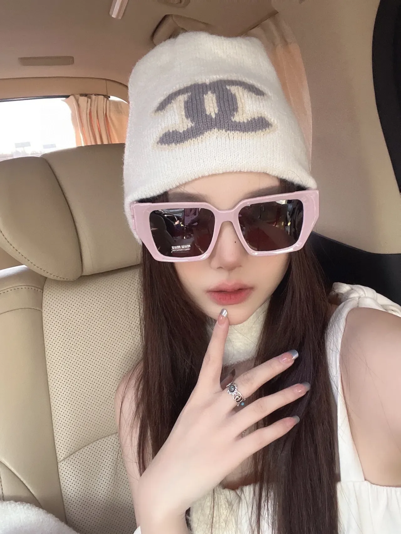 Chanel CC Logo بيني محبوك أبيض 9