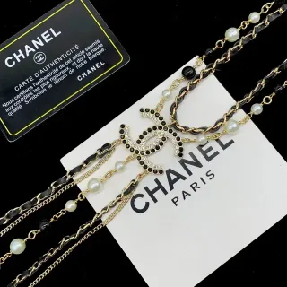 Chanel CC Logo قلادة لؤلؤ وسلسلة متعددة الطبقات