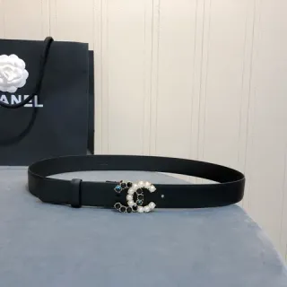 Chanel CC Ceinture en cuir noir ornée de perles
