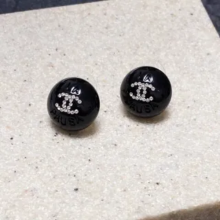 Chanel CC Stud Brincos Preto Prata Resina Brilhante Cristal Embellished Interlocking Logo