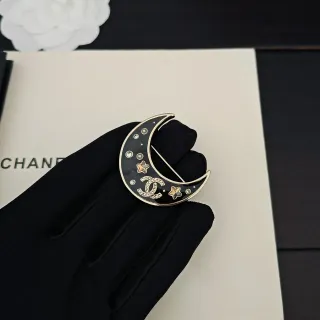 Chanel चंद्रमा एमेल और क्रिस्टल ब्रोच