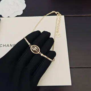 Chanel সোনালি কালো চেইন ডিম্বাকার CC পেন্ড্যান্ট হার