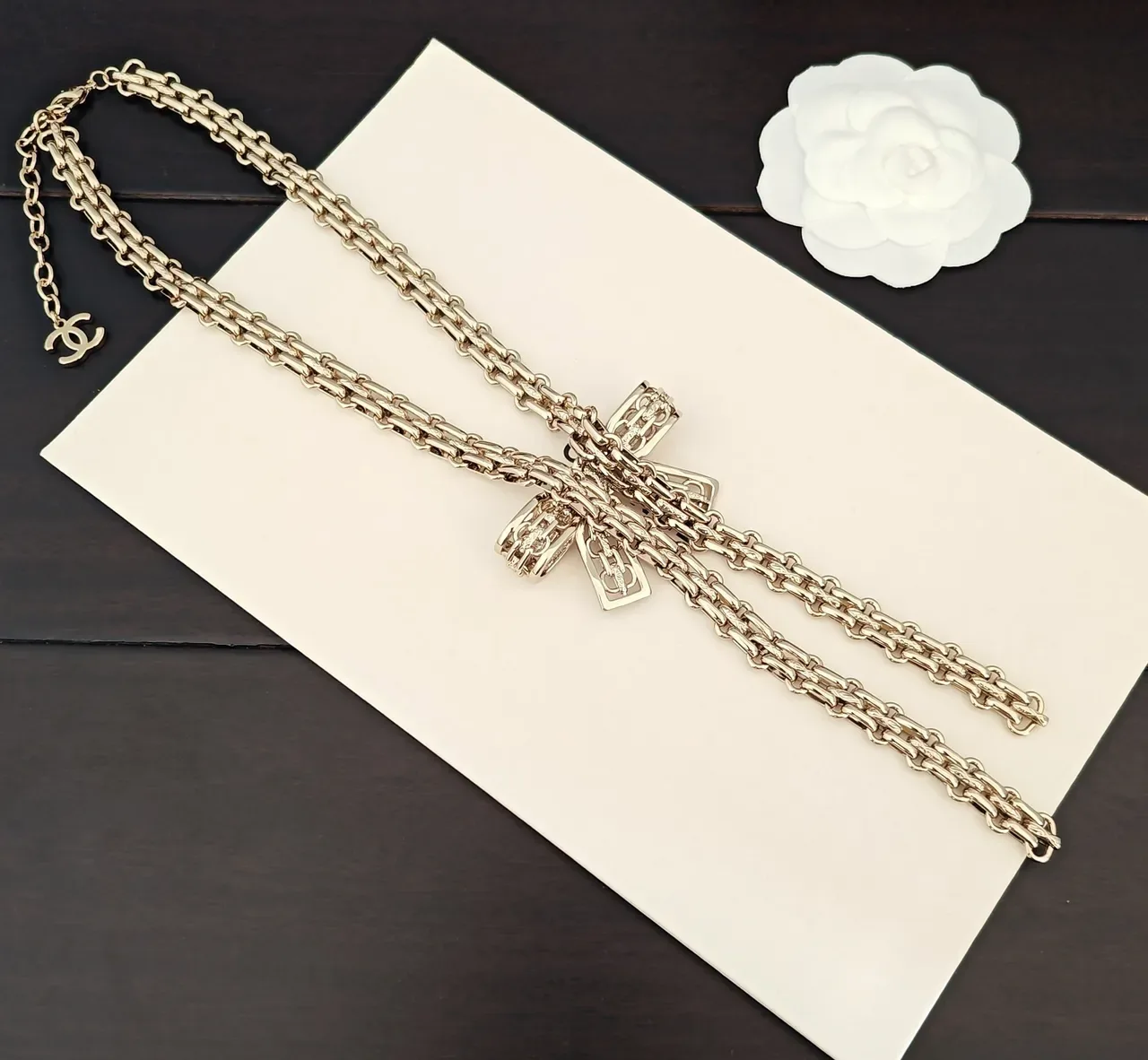 Chanel Collar con Colgante de Lazo en Oro y Plata Cadena Múltiple 3