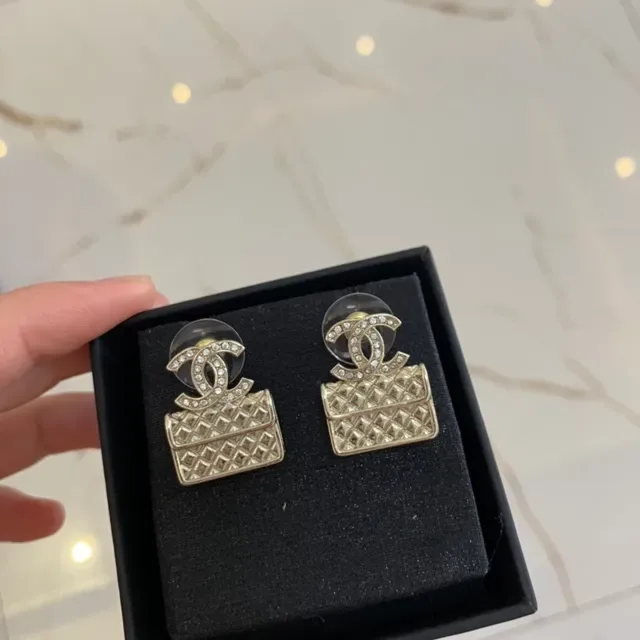 Chanel Boucles d'Oreilles Or Argent Matelassé CC Logo Pavé 3