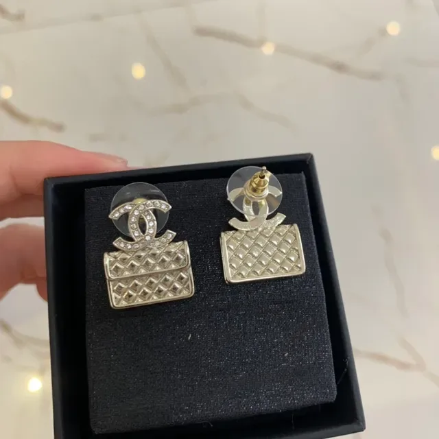 Chanel Boucles d'Oreilles Or Argent Matelassé CC Logo Pavé 4